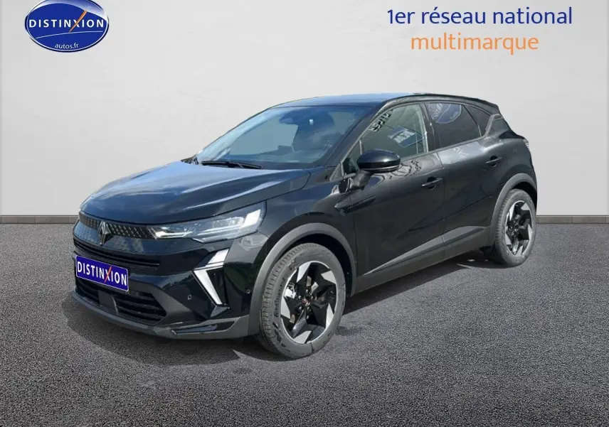 Renault Captur 1.6 e-tech hybride 2025 noir étoile en 3/4 avant avec jantes alu et calandre moderne.