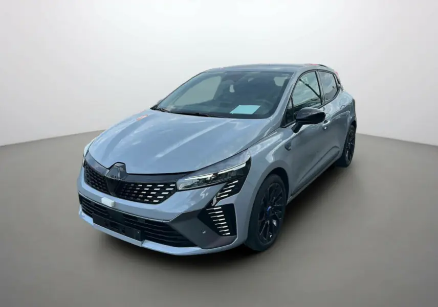 Renault Clio V E-Tech 145 Esprit Alpine Bose gris rafale vue 3/4 avant avec jantes alu noires et feux LED distinctifs.