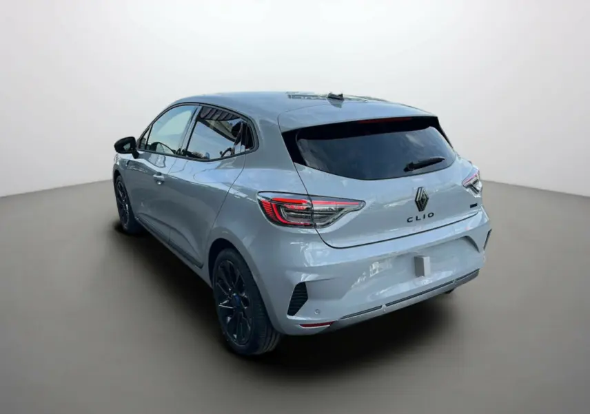 Renault Clio V E-Tech 145 Esprit Alpine Bose gris rafale vue 3/4 arrière droit avec jantes alu noires.