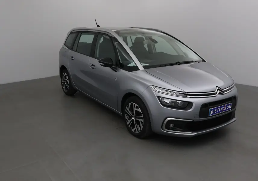 Citroën Grand C4 Spacetourer gris Artense en 3/4 avant droit, mettant en valeur ses phares distinctifs et jantes alliage.