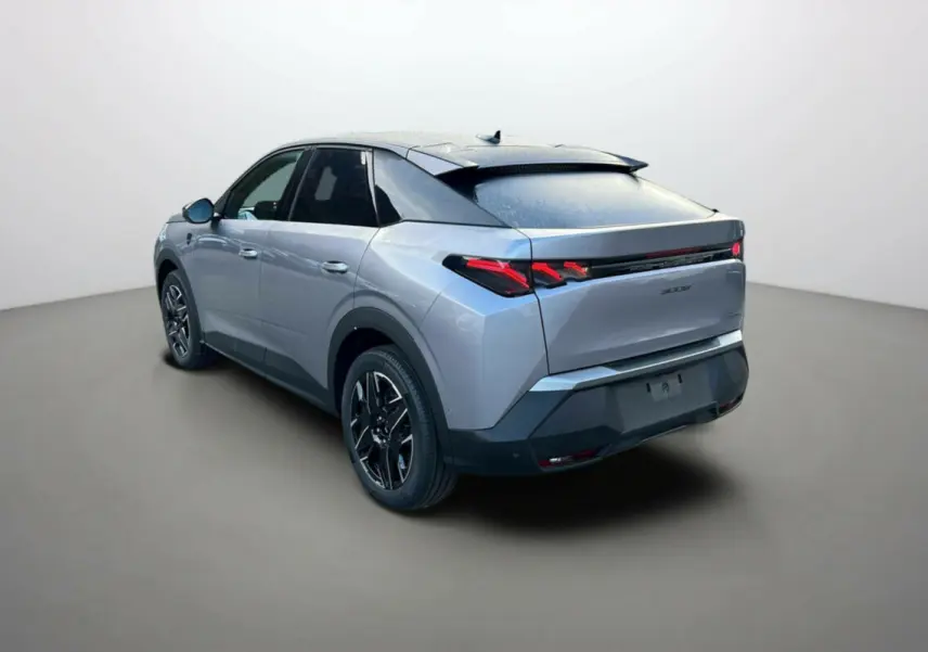 Peugeot 3008 Hybrid 145 GT Alcantara gris artense, vue 3/4 arrière côté gauche avec toit noir et jantes alu 19 pouces.