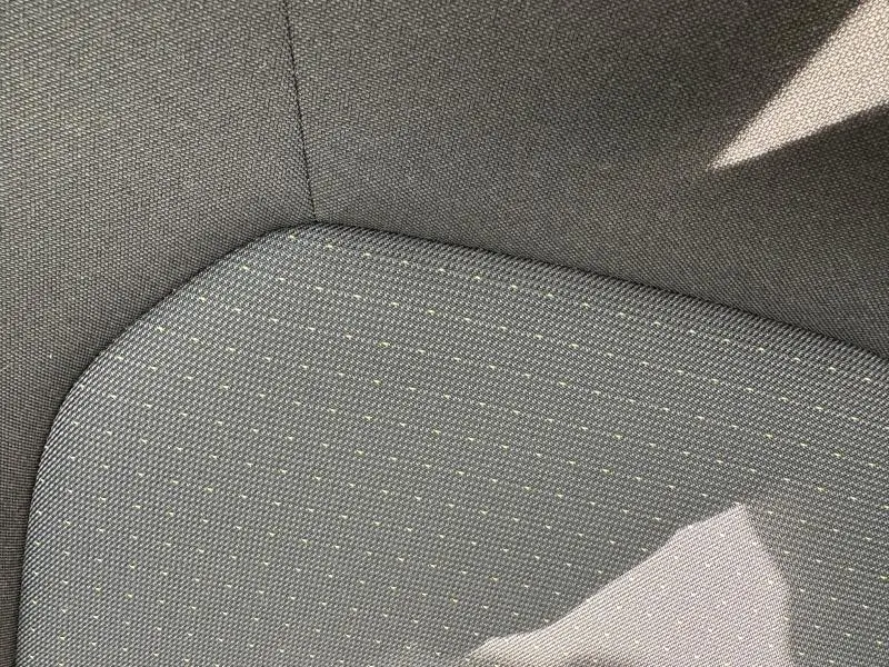 Détail du tissu gris Como du siège avant du SEAT Arona 1.0 TSI 110ch Style Business 2025.