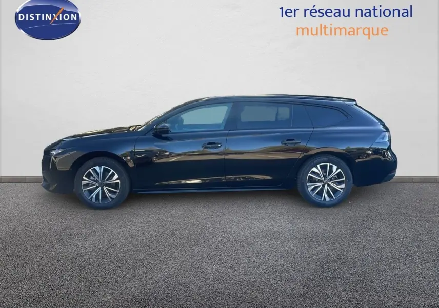 Peugeot 508 SW noir perla metal vue de profil côté gauche, break élégant avec jantes bi-ton.