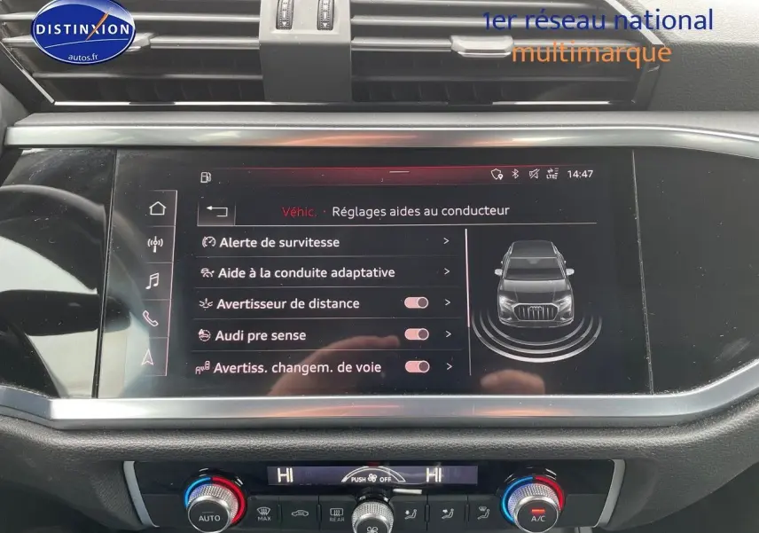 Écran central de l'Audi Q3 35 TFSI 2019 montrant les réglages d'aides à la conduite dans un intérieur moderne.