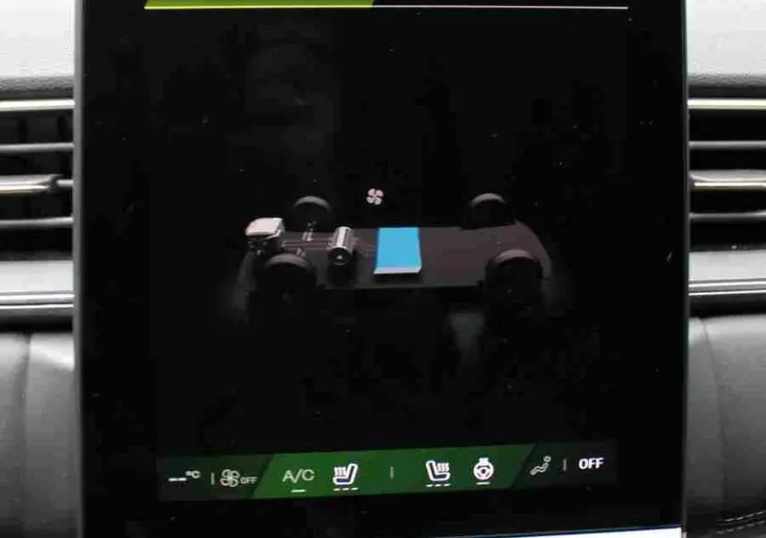 Écran tactile central du tableau de bord du Renault Symbioz 2025 affichant les réglages d'énergie du véhicule hybride.