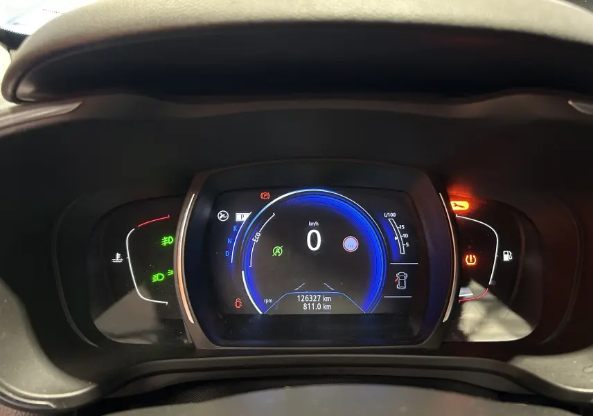 Tableau de bord numérique du Renault Kadjar bleu 2017, affichant 126327 km et voyants allumés au centre.