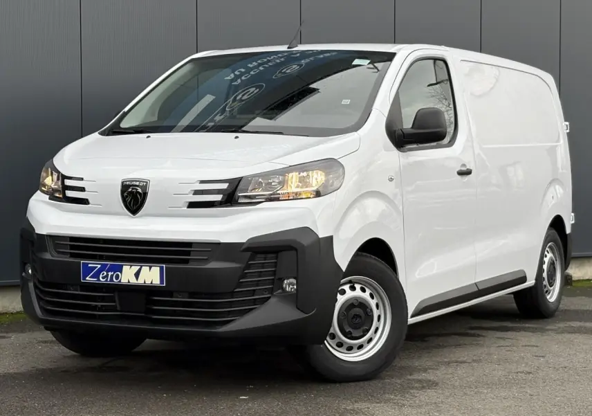 Peugeot Expert Fourgon blanc Icy en 3/4 avant droit, avec pare-chocs noir et jantes tôles grises.