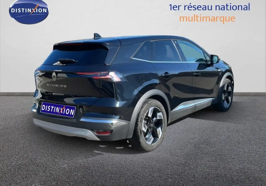 Vue 3/4 arrière droite d’un Renault Symbioz noir étoile métal avec jantes bi-ton et feux arrière LED fins.