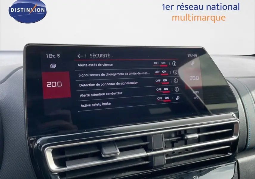 Écran tactile du tableau de bord du Citroën C5 Aircross 2024, affichant les réglages de sécurité.