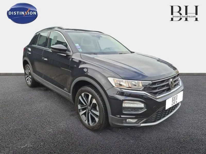 Volkswagen T-Roc gris 3/4 avant droit, SUV compact avec jantes alliage et calandre noire distinctive