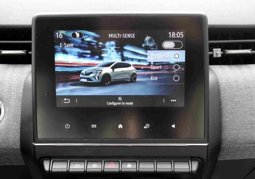 Écran tactile central de la Renault Clio V 1.6 e-Tech noir étoile métal affichant les modes de conduite Multi-Sense.