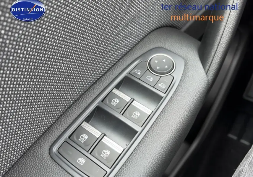 Détail des commandes des vitres électriques côté gauche sur Renault Captur 2026 finition Techno.