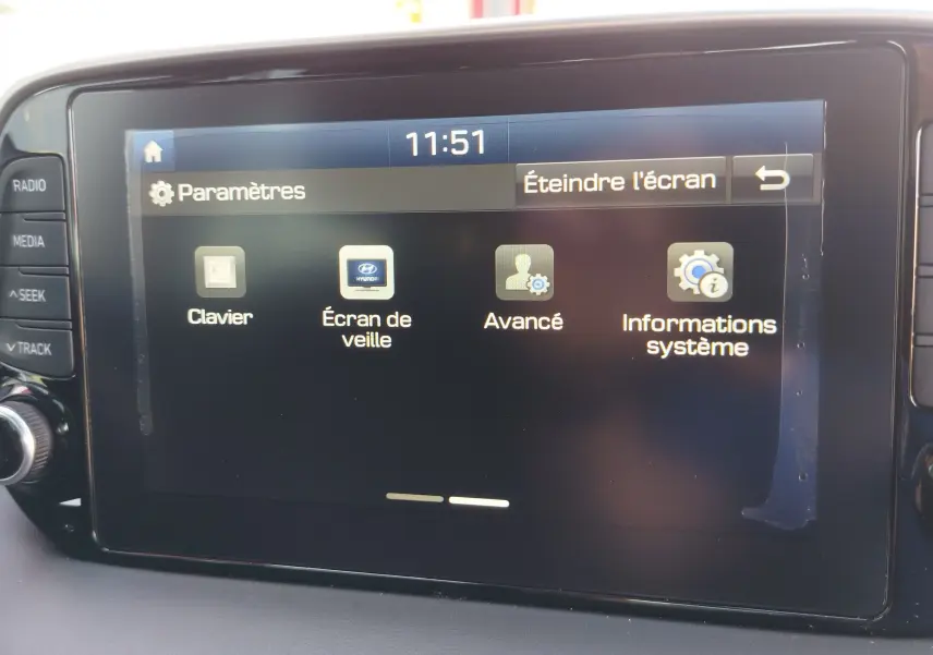 Écran tactile central du Hyundai Tucson 2019 affichant le menu Paramètres avec options clavier, veille, avancé et infos système.