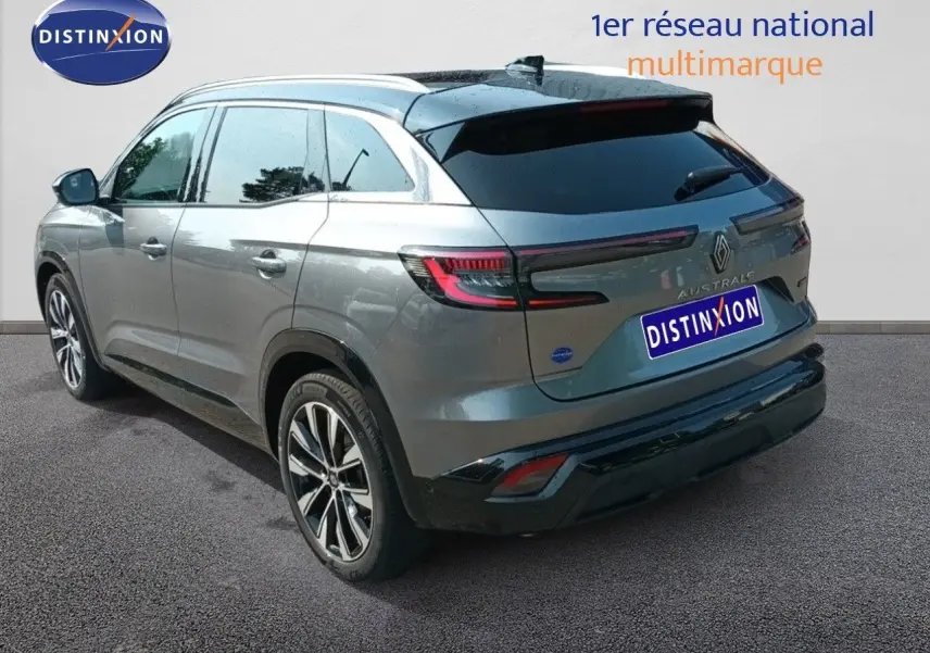 Vue 3/4 arrière droite du Renault Austral gris schiste métallisé avec feux arrière LED et jantes alliage bicolores.