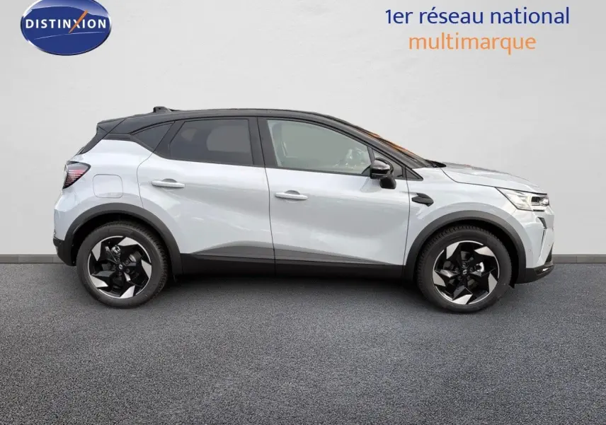 Vue de profil côté gauche du Renault Captur II gris Rafale métal avec toit noir et jantes noires biton.