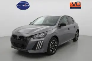 Peugeot 208 Hybrid gris vue 3/4 avant droit, avec calandre noire et jantes alliage 16 pouces visibles.