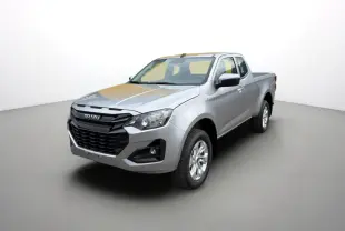 Isuzu D-MAX 2.2 TD 164 Space Evolution gris Mercury, vue 3/4 avant droit sur fond neutre.