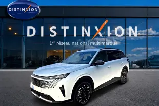 Peugeot 5008 Hybrid 145 allure e-dcs6 blanc vue 3/4 avant droit avec jantes alu et toit noir.