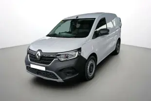 Renault Kangoo Van blanc vue 3/4 avant droit, avec pare-chocs noir et jantes acier simples.