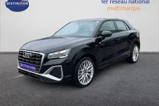 Audi Q2 noir mito metal en 3/4 avant droit, avec calandre S-Line et jantes alliage 19 pouces visibles.