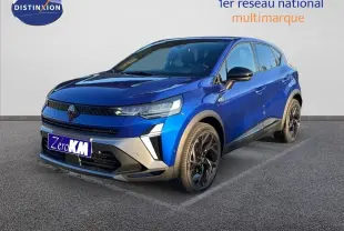 Renault Captur E-Tech hybride 2025 bleu Iron Metal avec toit noir, vu en 3/4 avant droit sur parking.