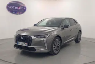 DS4 Hybride E-Tense gris vue 3/4 avant droit, avec calandre distinctive et jantes alliage 19 pouces.
