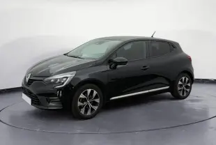 Renault Clio V TCe 100 GPL noir vue 3/4 avant droit, jantes alliage et lignes épurées visibles.