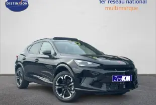 Vue 3/4 avant du CUPRA Formentor 2.0 TDI 150ch noir minuit métallisé avec jantes distinctives et calandre marquée.