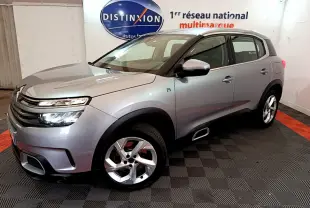 Citroën C5 Aircross Hybrid gris clair vue 3/4 avant droit, avec phares LED et jantes alliage distinctives.