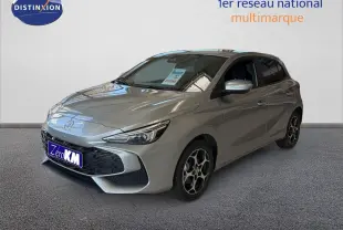 MG3 1.5 L Hybrid+ 195 ch Luxury en Cosmic Silver, vue 3/4 avant avec jantes bi-ton et calandre noire distinctive.