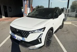 Renault Austral E-Tech 200 Esprit Alpine blanc nacré avec toit noir, vue 3/4 avant droit, jantes noires 20 pouces.