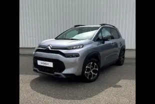 Citroën C3 Aircross gris acier vue 3/4 avant droit avec barres de toit et jantes alu distinctives.