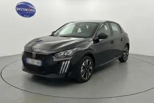 Peugeot 208 Hybrid noir vue 3/4 avant, avec jantes alliage 16 pouces et feux diurnes à LED distinctifs.