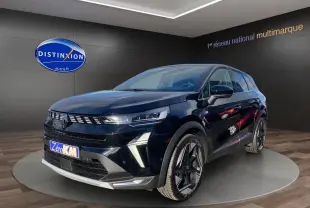 Renault Symbioz noir étoile en 3/4 avant droit, avec jantes noires et feux LED distinctifs en showroom