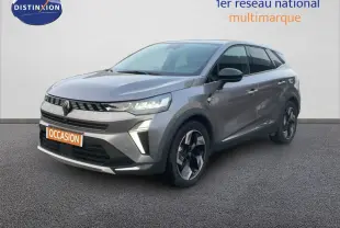 Renault Symbioz gris cassiopée métal en 3/4 avant droit, avec calandre moderne et jantes bicolores distinctives.