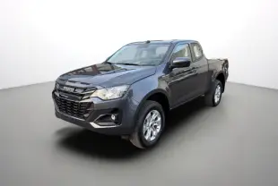 Isuzu D-MAX 2.2 TD 164 Space Evolution gris obsidienne, vue 3/4 avant droit sur fond neutre.