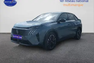 Peugeot 3008 bleu 3/4 avant droit, avec calandre distinctive et jantes alliage noires.