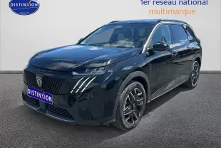 Peugeot 5008 Hybrid 145 allure noir en 3/4 avant droit avec calandre distinctive et jantes alu noires.