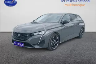 Peugeot 308 SW gris sellenium vue 3/4 avant droit avec jantes alliage et phares LED distinctifs.