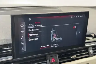 Écran tactile central affichant le menu massage avec options d’intensité dans l’Audi A5 gris clair 2024.