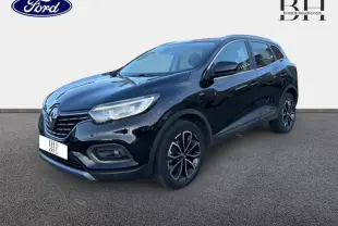 Renault Kadjar 1.3 TCe 140ch noir étoilé, vue 3/4 avant droit avec jantes alliage et calandre chromée.