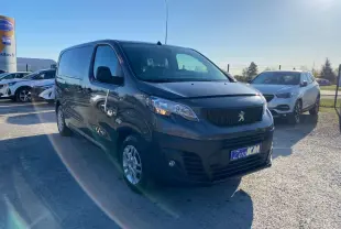 Vue 3/4 avant droit d'un Peugeot Expert Fourgon gris platinium avec porte latérale coulissante et roues tôles 16 pouces.