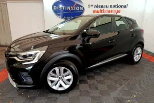 Renault Captur Business TCe 90 noir vu de profil côté gauche dans un showroom avec jantes argentées et feux LED avant.