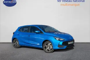 MG3 1.5 Hybrid+ 195ch Comfort en Como Blue métallisé, vue 3/4 avant côté gauche sur fond neutre.