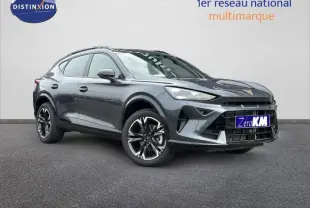 Vue 3/4 avant droite d’un CUPRA Formentor 2.0 TDI gris Graphène avec jantes alu noires et détails sportifs.