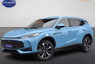MG Motor EHS 1.5 Hybrid+ bleu en vue 3/4 avant, avec jantes alliage 19 pouces et vitres surteintées.