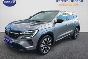 Renault Austral gris schiste en 3/4 avant droit, avec jantes alliage et calandre moderne lumineuse.
