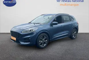 Ford Kuga 2.0D EcoBlue 120ch ST-Line bleu chrome métal en 3/4 avant droit sur fond neutre.