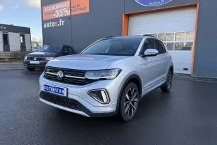 Volkswagen T-Cross 2025 argent métallisé en 3/4 avant droit avec jantes alliage et badge R-Line visible