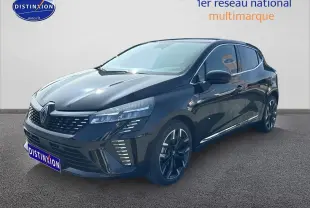 Renault Clio V noire vue en 3/4 avant droit, avec calandre chromée et jantes alliage distinctives.